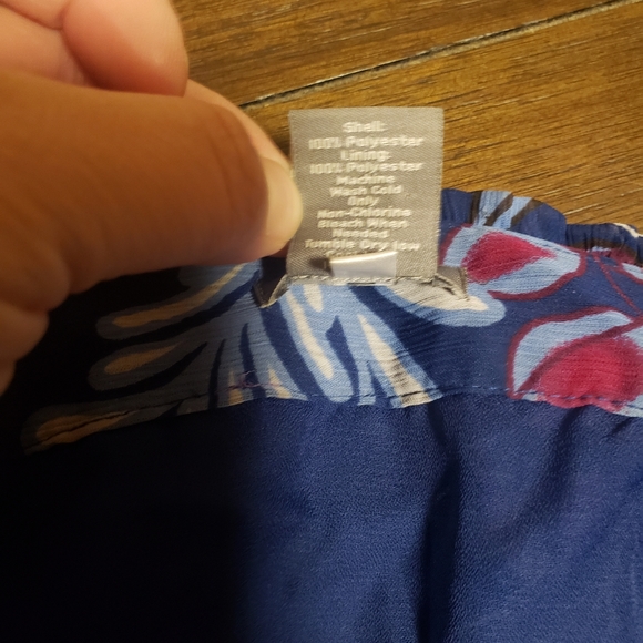 Ann Taylor sleeveless and belted blouse - Picture 9 of 10